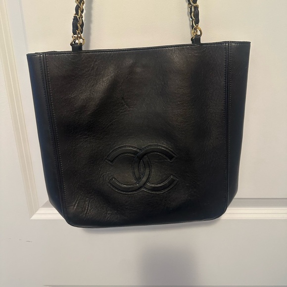 Chanel black leather handbag. Made in Italy. Gold chain. Excellent condition - Picture 9 of 9